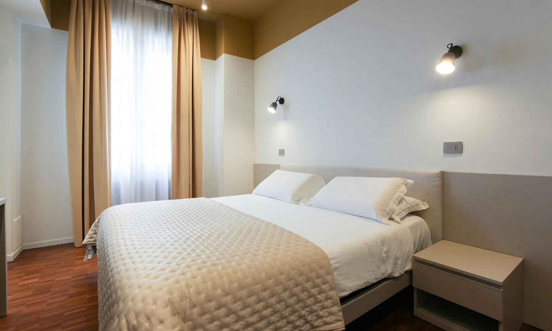 Cvm 19 Otel Milano 0*,  İtalya