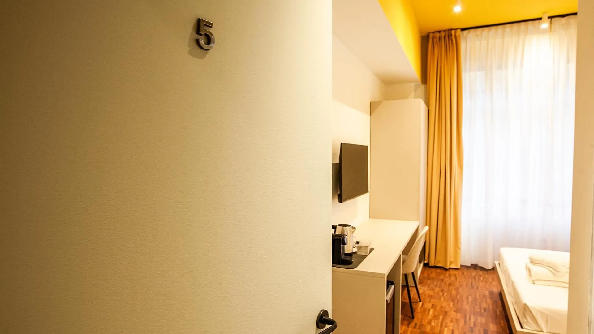 Hotel Cvm 19 Milano Italia